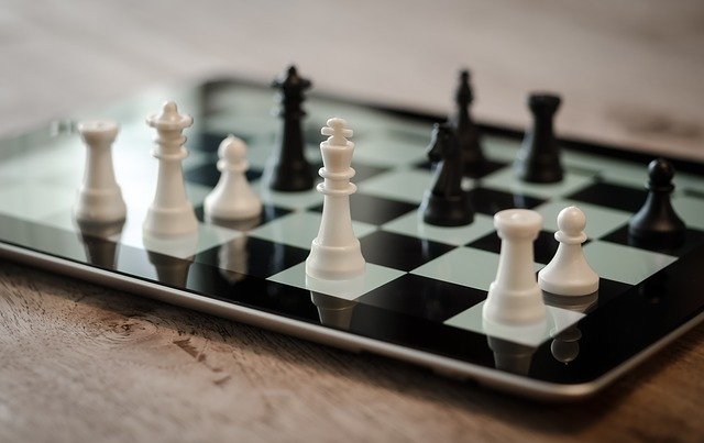 Czy szachy przez internet to już e-sport? Internetowe platformy do gry w szachy, chess.com, chess24.com i inne